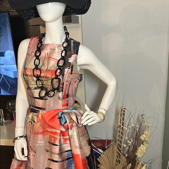 Elegant Multicolor Dress with Red Accents - Picture 2 of 8